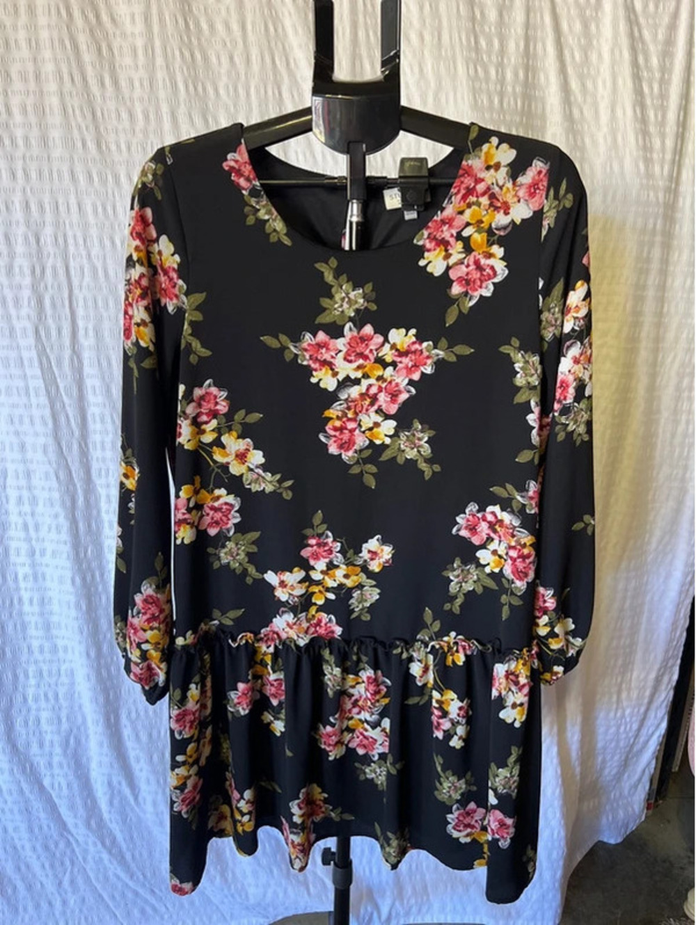 Studio B Sz Lg Dress